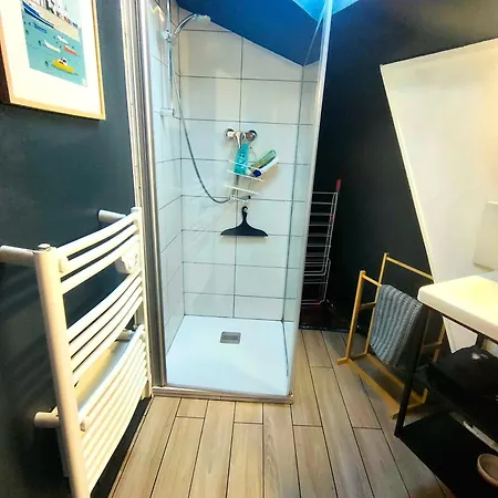 Charming Bordering Versailles 布克