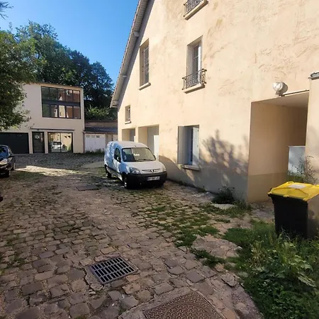 Charming Bordering Versailles