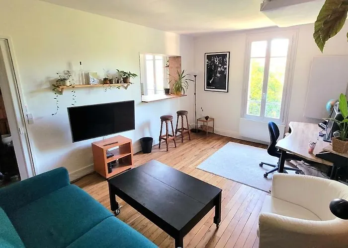 Charming Bordering Versailles